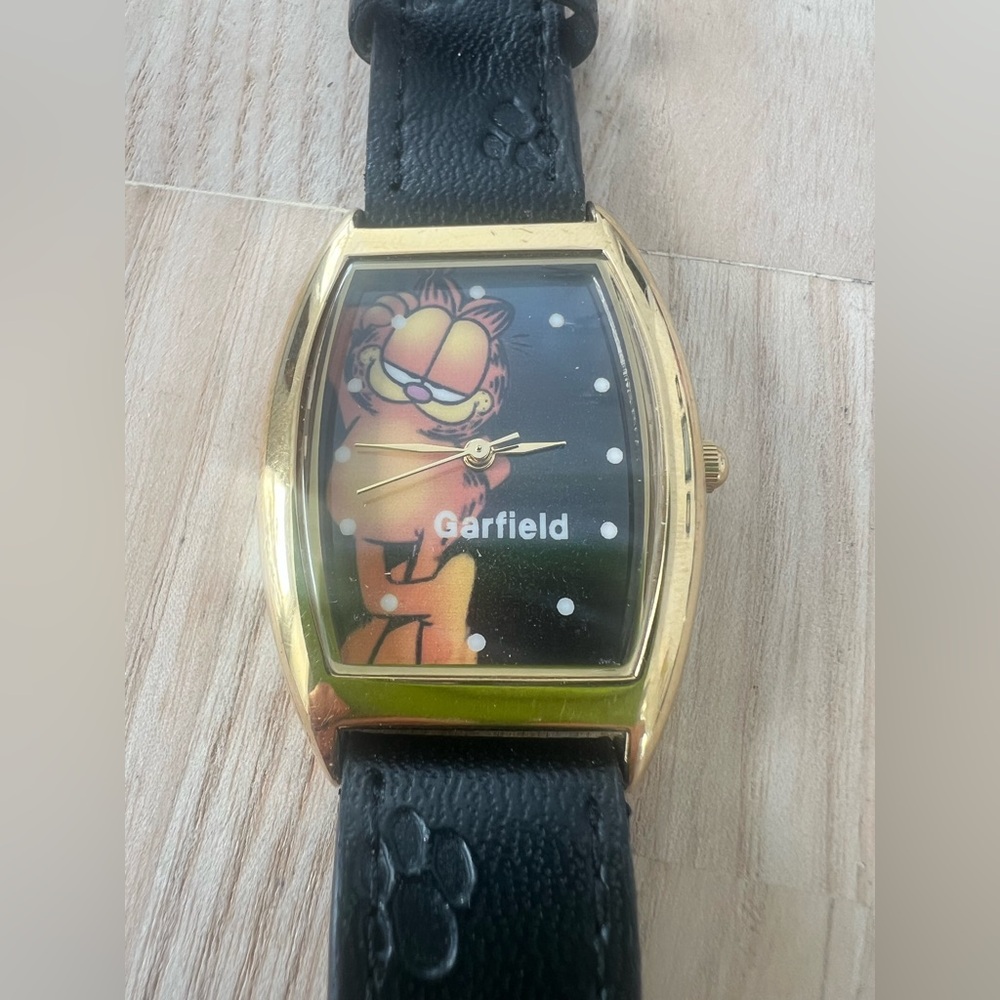 Vintage Garfield gold tone embossed strap watch NEW BATTERY